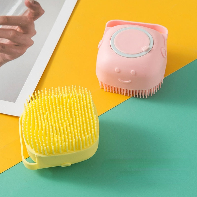 Escova de Higienização para Pets – Dispenser de Shampoo e Cerdas Macias